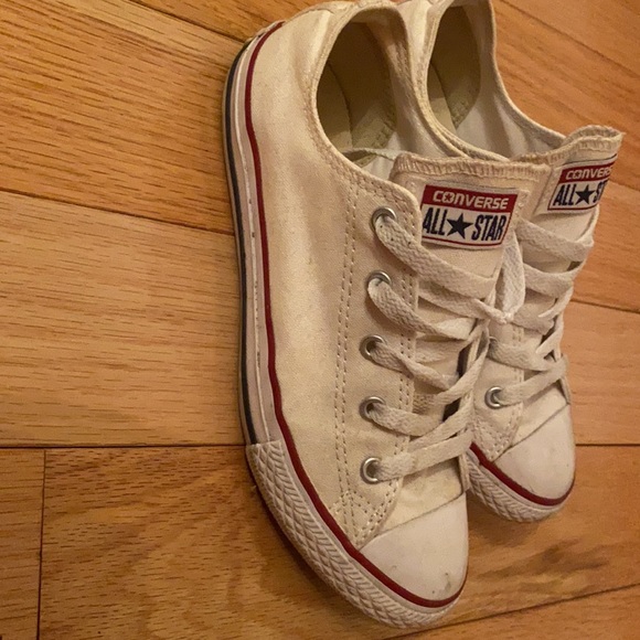 White converse - Picture 2 of 4